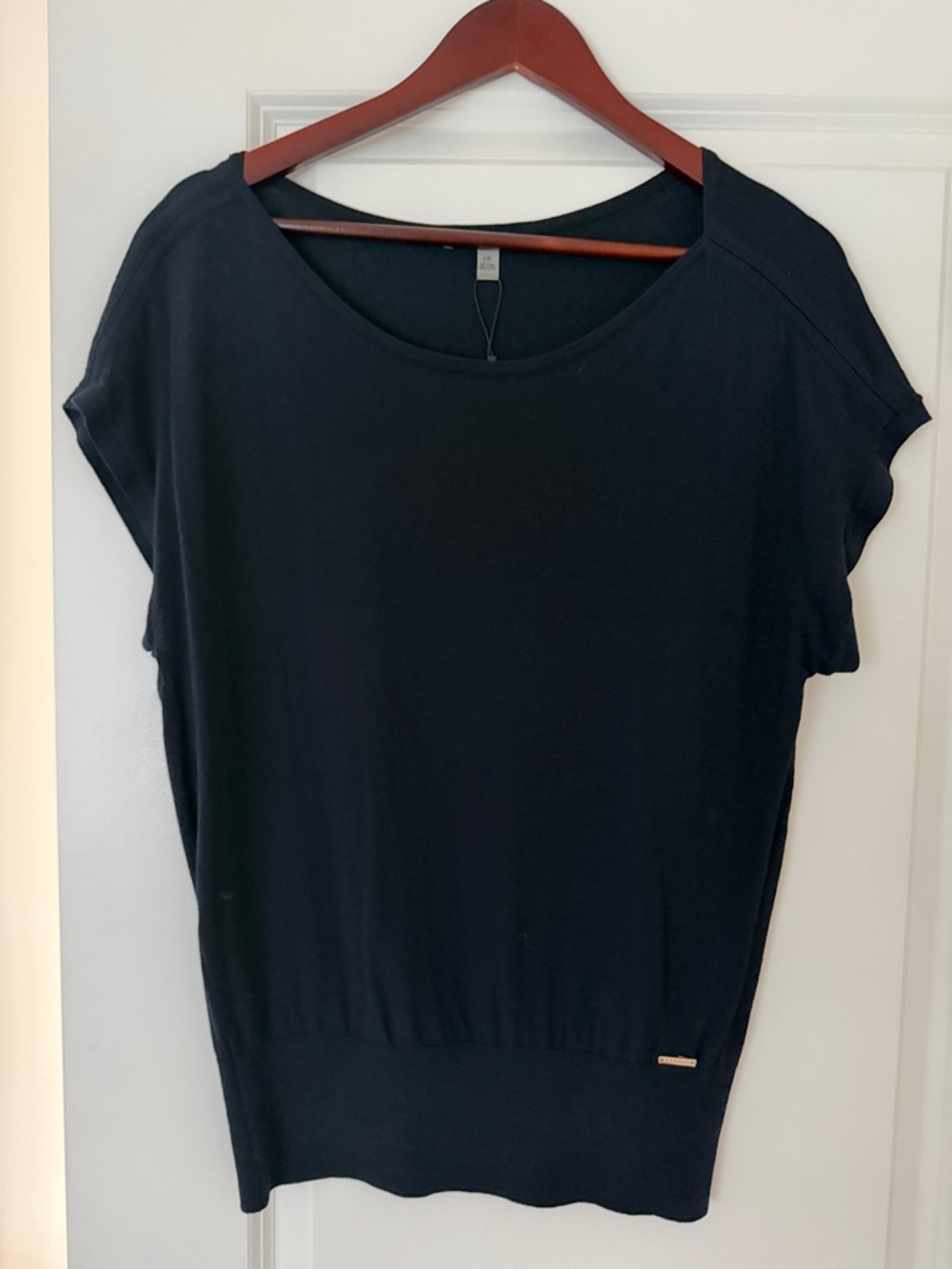 T Tahari Short Sleeve Navy Scoop Neck Top